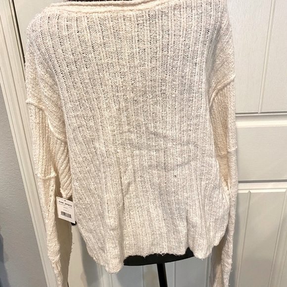 FREE PEOPLE SEASHELL LINEN BLEND CROPPED PULLOVER IN PEARL - Picture 4 of 5